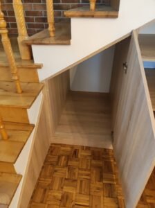 Meble na wymiar - zabudowa pod schodami 7