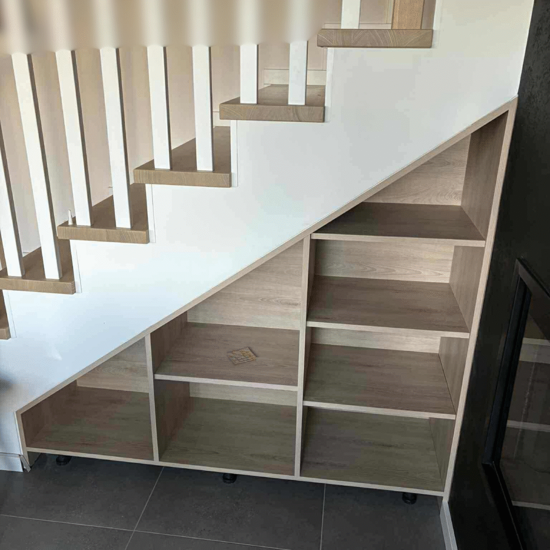 Meble na wymiar - zabudowa pod schodami 8