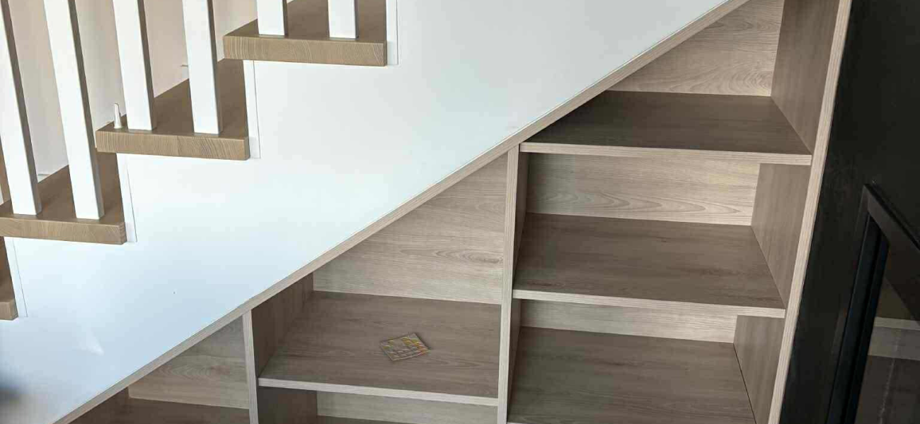 Meble na wymiar - zabudowa pod schodami 8